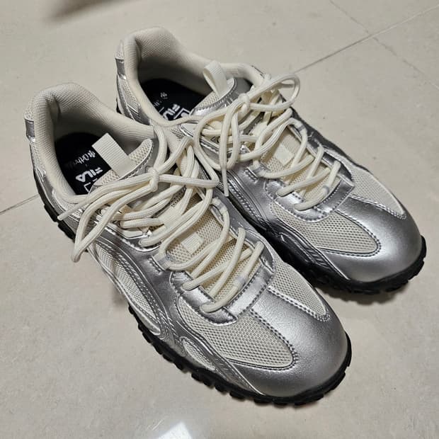 FILA 에샤페 실버문