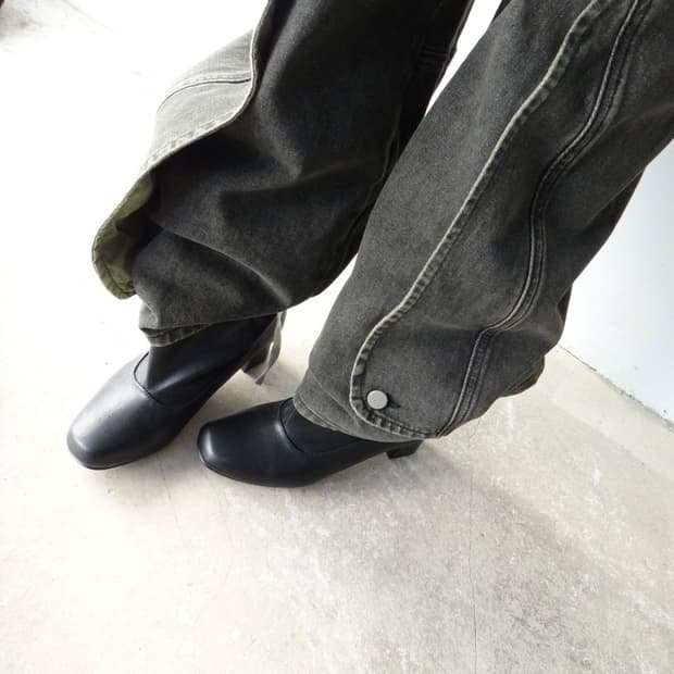 Curved variation stud pants 