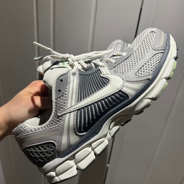 나이키 줌보메로 275 