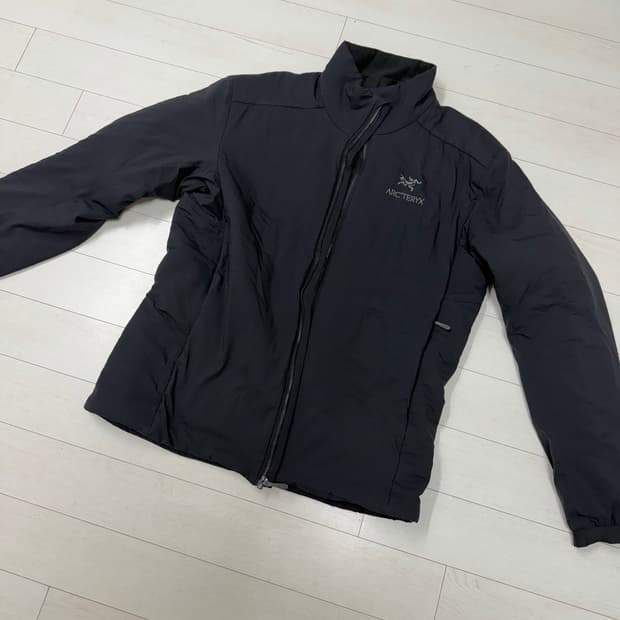 아크테릭스 아톰 AR 자켓 M 사이즈  육안으로보기에 얼룩 및 찢김 없음