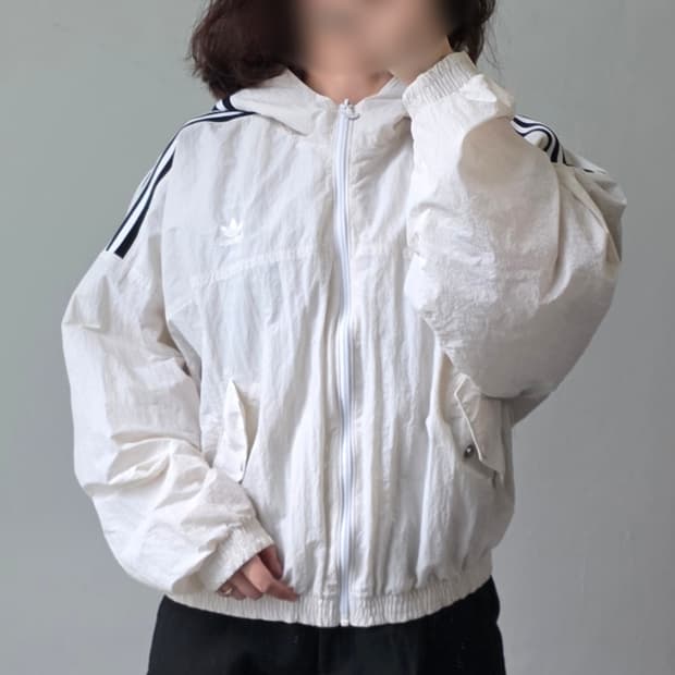 아디다스 오리지널스 크롭후드 바람막이