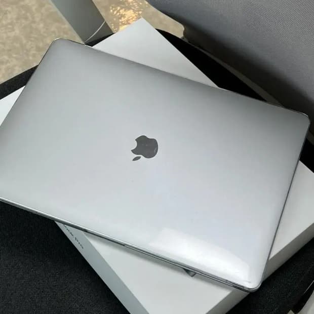 애플 맥북프로 15인치 (2018) 2.2GHz i7 16GB 256GB