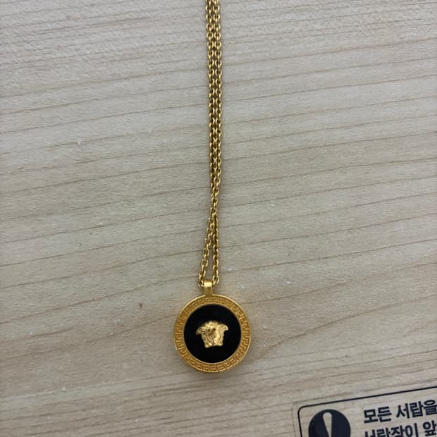 베르사체 목걸이