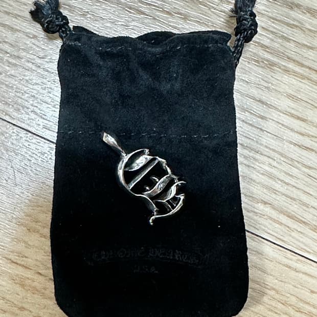 크롬하츠 / 버티컬 로고 팬던트