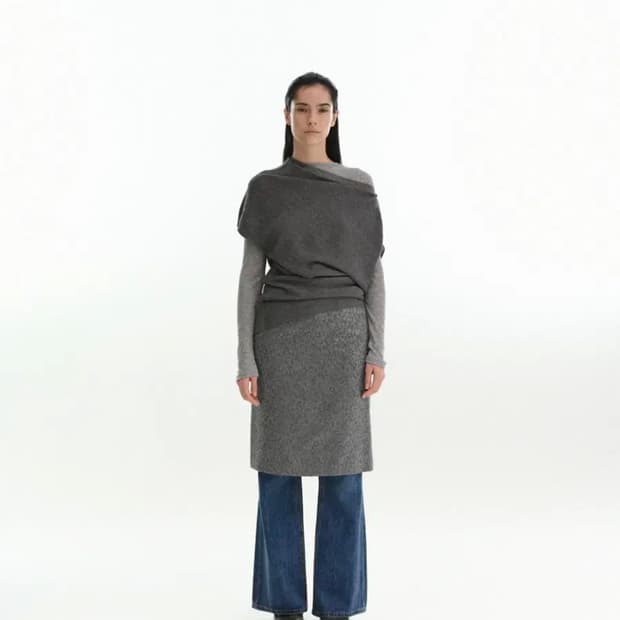 리포스 언발 오프숄더 니트