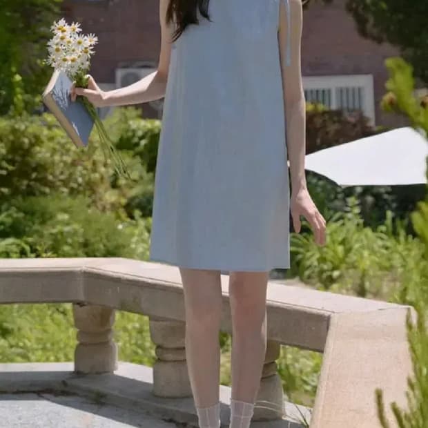 트위(TWEE) 하퍼 셔링 리본 원피스