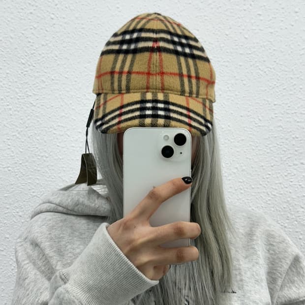 버버리 베이지 노바체크 윈터 볼캡