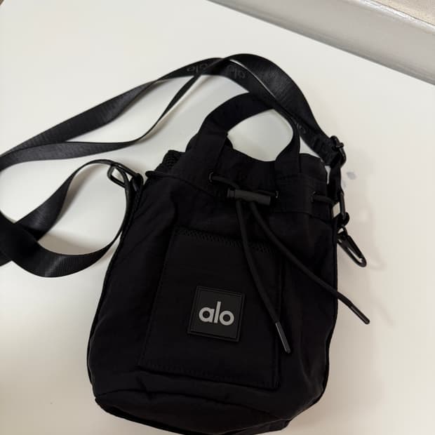 Alo Yoga 알로 버킷백 (블랙)