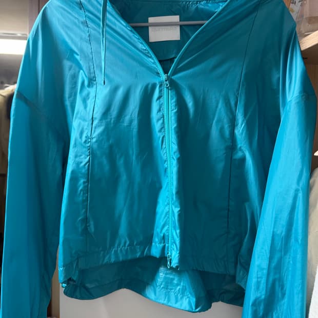 버뮬라 바람막이