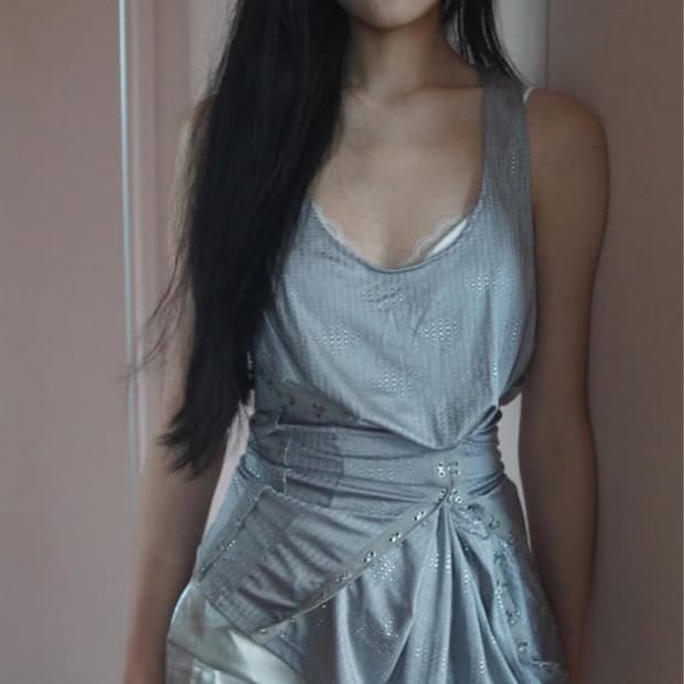 뮤즈뮤지엄 Hook Detail Slacker Dress