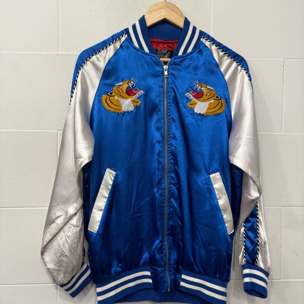 En Theos vintage 스카쟌