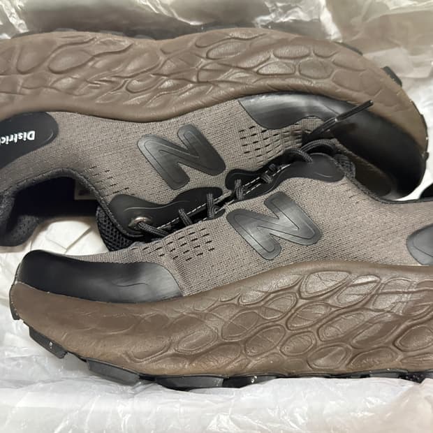 뉴발란스 x 디스트릭트비전 모어 트레일v3 us9 270