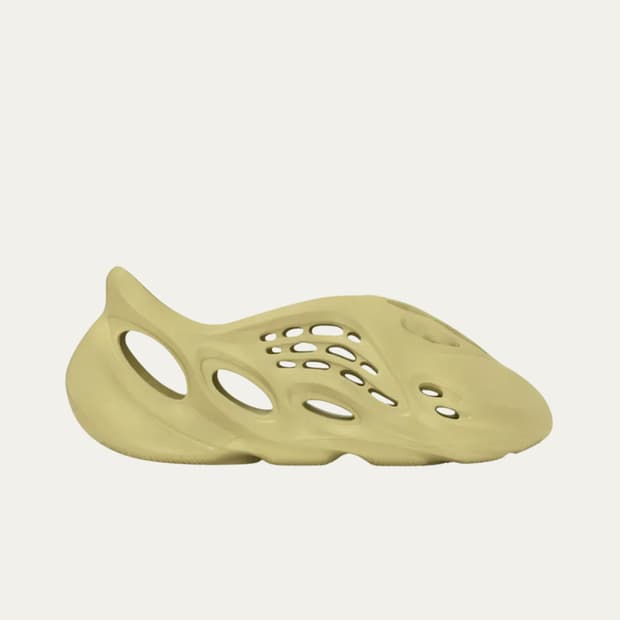 아디다스 이지폼러너 설퍼 295