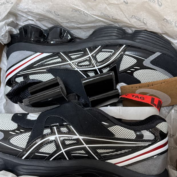 아식스x슈슈통 젤 키네틱 플루언트 스니커즈 250