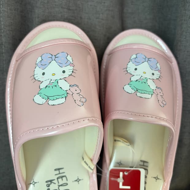 Hello kitty 굽슬리퍼 새상품