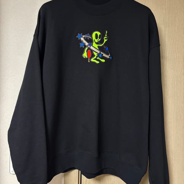 오프화이트 맨투맨