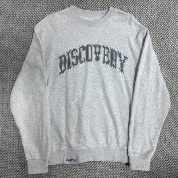 디스커버리 화이트 맨투맨 95