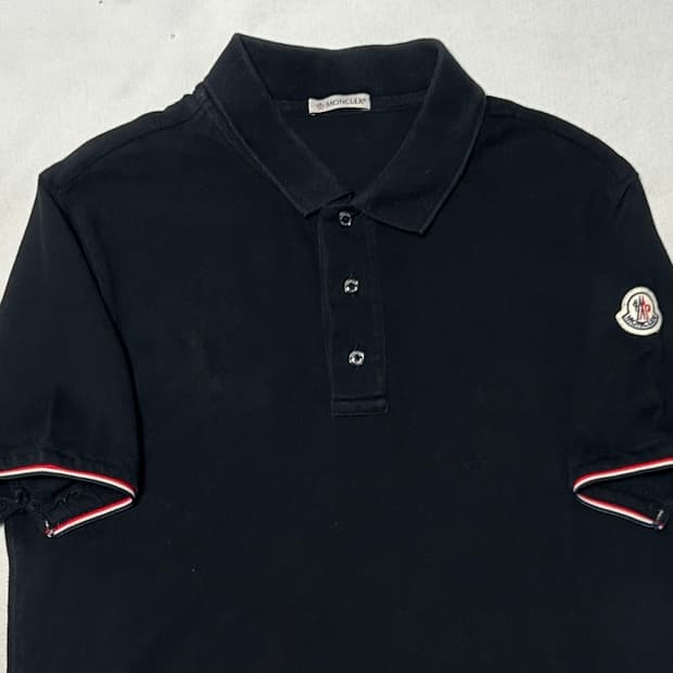M 몽클레어 블랙 카라 반팔 티셔츠