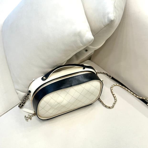 샤넬 화이트 & 블랙 베니티 (정품)