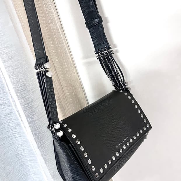 찰스앤키스 스터드크로스백