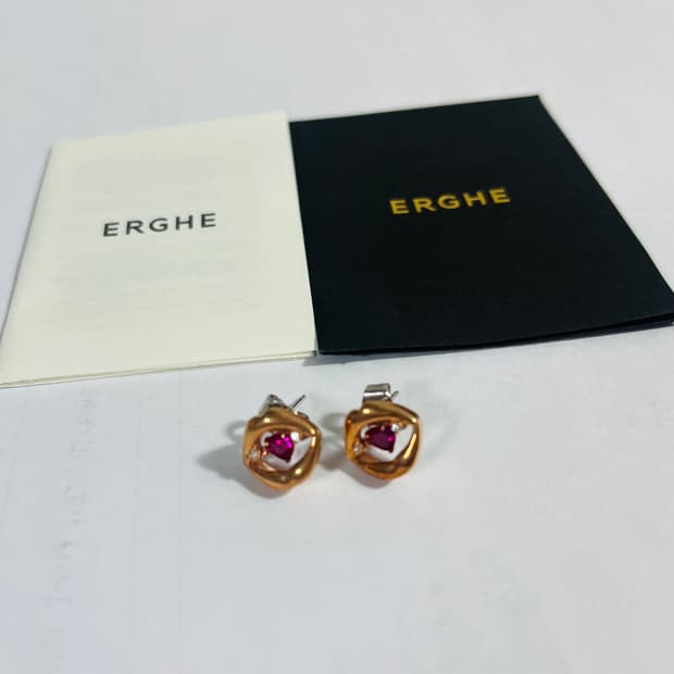 제이에스티나[ERGHE] 하트 물고있는 귀걸이