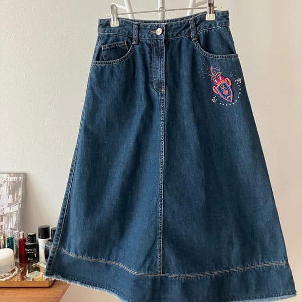 한섬 오즈세컨 자수장식 롱데님스커트 롱스커트 청치마 1사이즈
