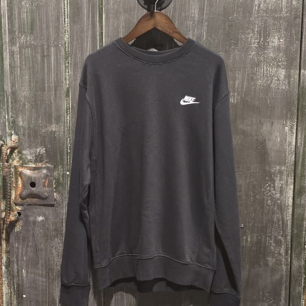 Nike Small Swoosh Crewneck