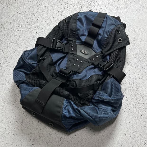 Vintage 00s Oakley Icon Backpack 2.0