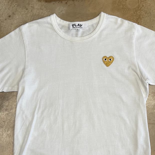 L 꼼데가르송 골드와펜 화이트 반팔티