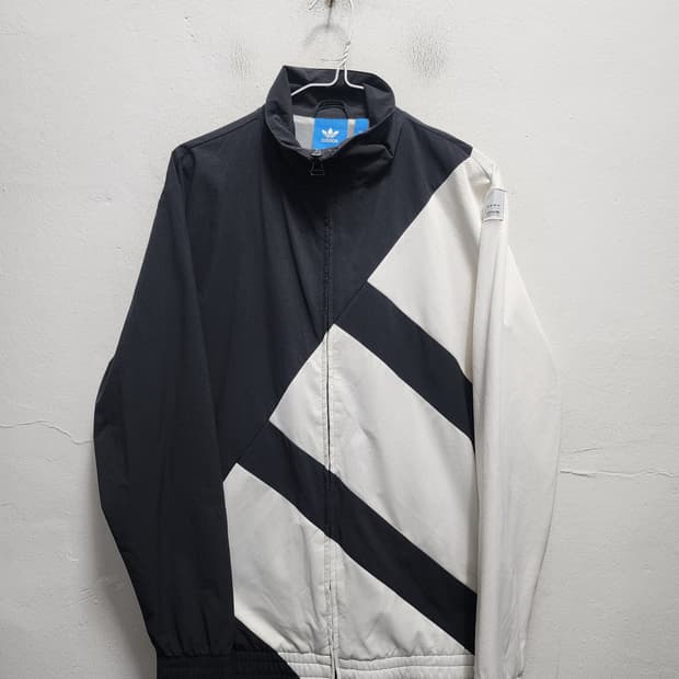 아디다스 이큅먼트 BOLD 바람막이 