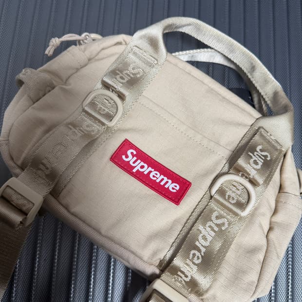 슈프림 미니 더플백 탄 - 26SS
