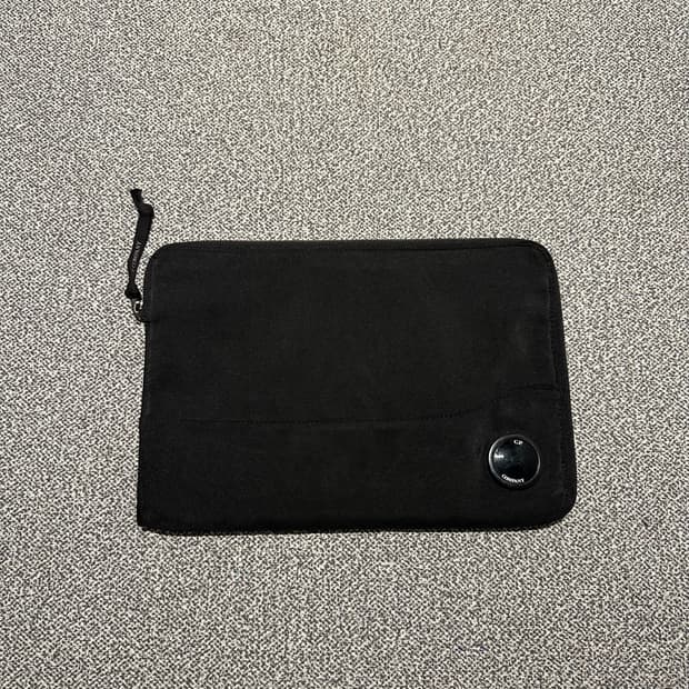 CP컴퍼니 한정판 클러치백