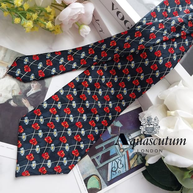 아쿠아스큐텀 실크 네이비 플라워 패턴 넥타이 10cm A+등급 K1201