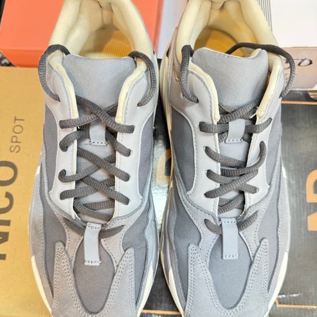 (285) 아디다스 이지부스트 700  마그넷