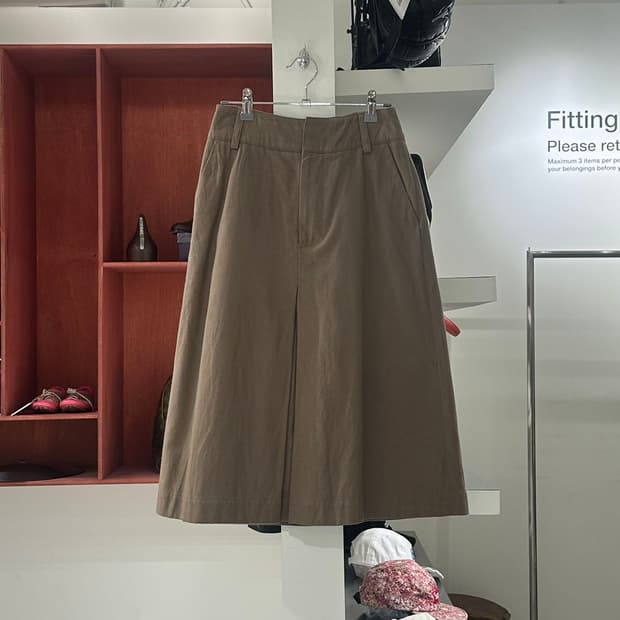 마가렛 호웰 베이지 원턱 미디 스커트