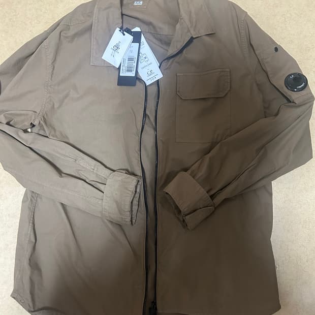 (새상품) CP컴퍼니 셔츠 자켓 브라운