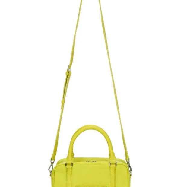 마뗑킴 스포티 크로스백 옐로우 색상입니다. (연두)