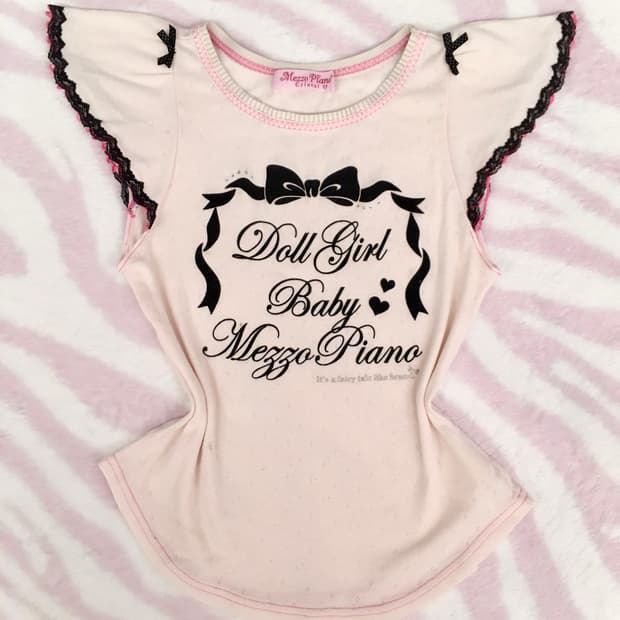 메조피아노 페일핑크 리본 레터링 레이스 반팔 탑 히메갸루 조지후쿠