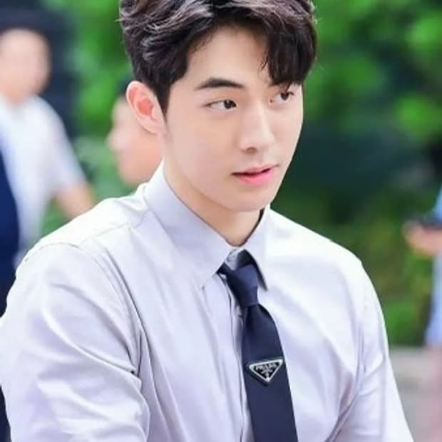 프라다 개버딘 리나일론 넥타이