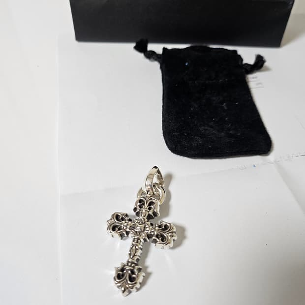 (새상품) 크롬하츠 필리그리 베일 팬던트 팝니다.