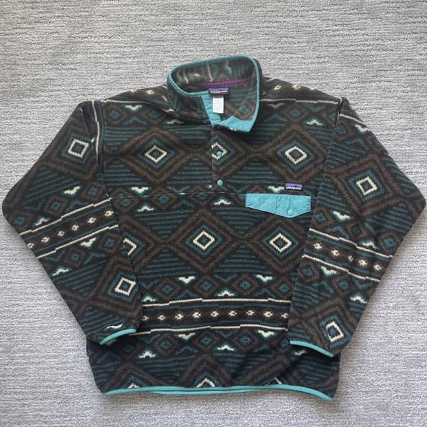 23FW 파타고니아 신칠라 스냅-T 청록/브라운 아즈텍 패턴