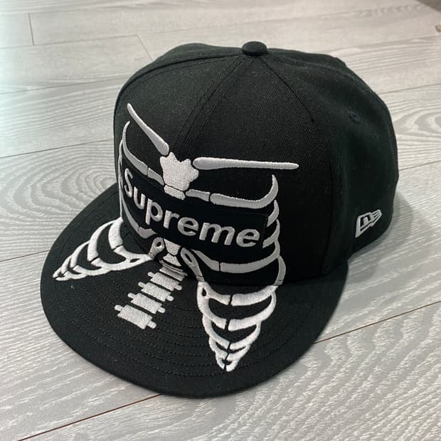 슈프림 본즈 뉴에라 블랙