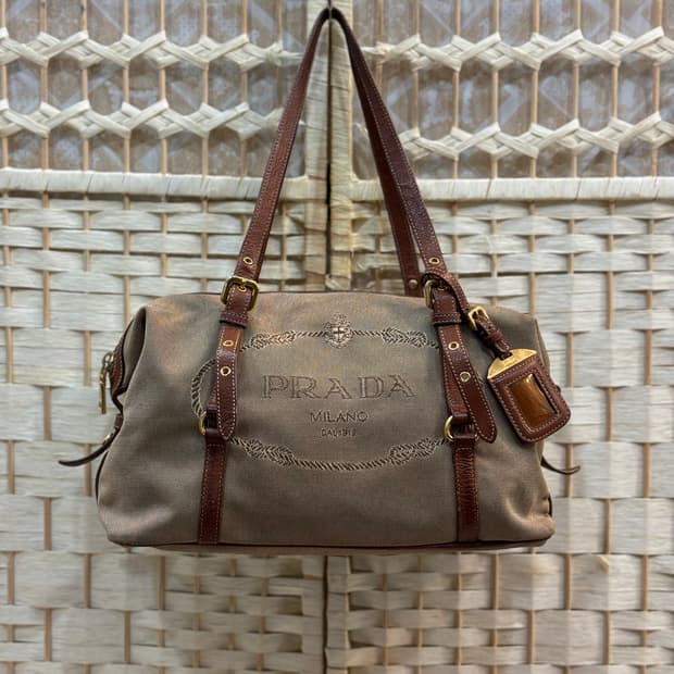 정품 프라다 캔버스 숄더백 팝니다