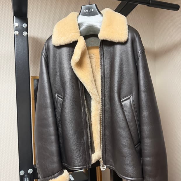 솔리드옴므 무스탕 24fw (48size)