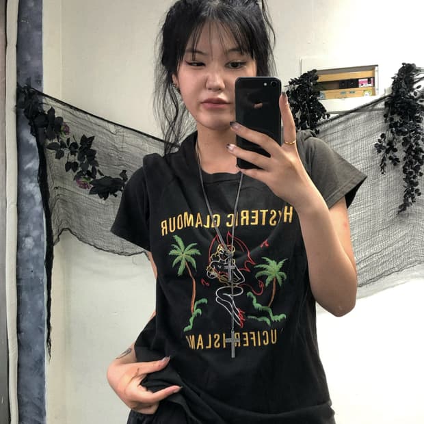 히스테릭 글래머 루시퍼 아일랜드 티셔츠