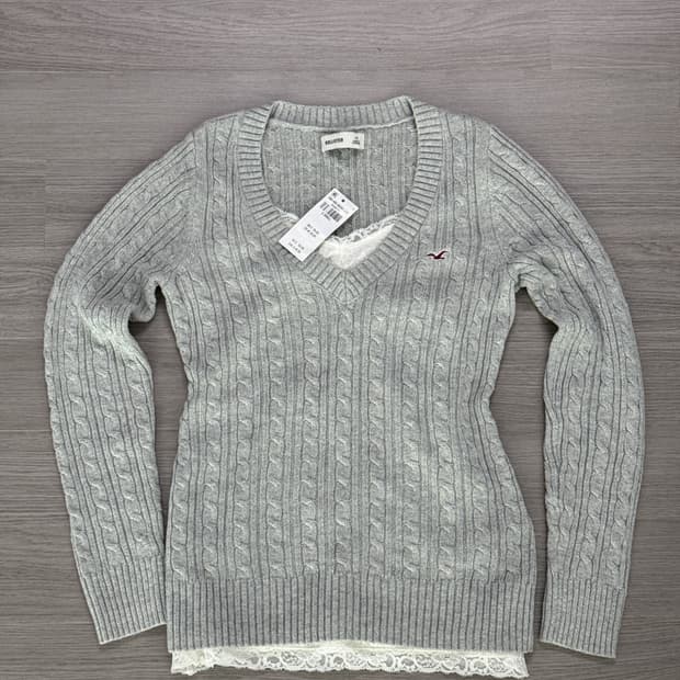 홀리스터 케이블 니트 아이콘 브이넥 스웨터