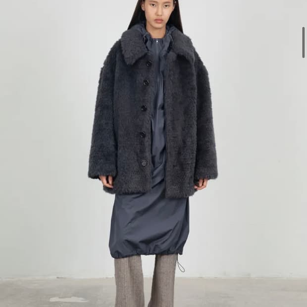 아모멘토 FUR MID COAT_CHARCOAL 