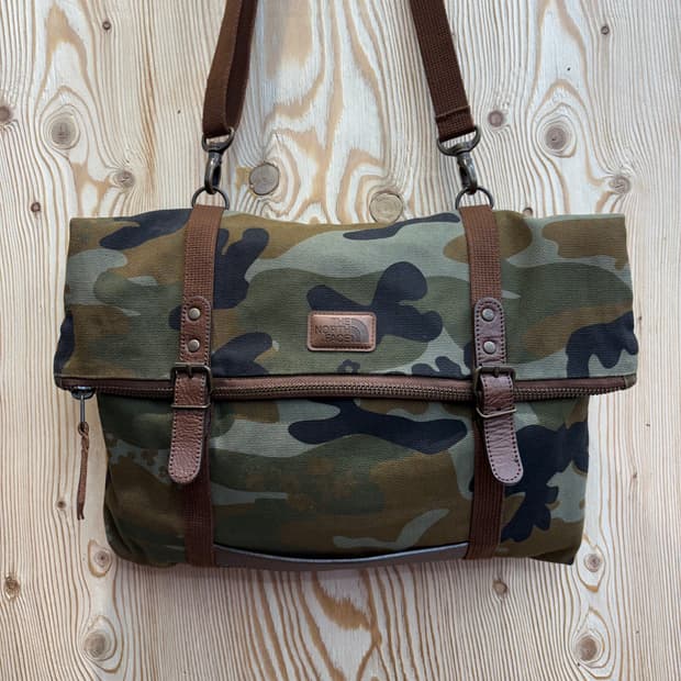 노스페이스 카모플라주 크로스백