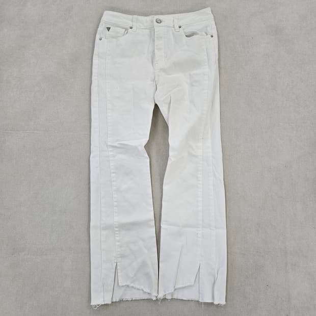 [70(28)] 게스 여성 절개 플레어 붓컷 화이트 팬츠 0114YH1