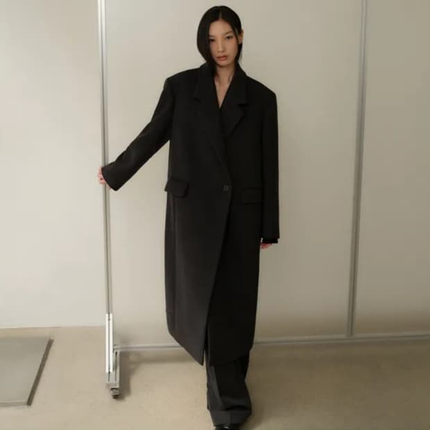 무신사 스탠다드 우먼즈 울 블렌드 오버 숄더 세미 더블 맥시 코트 블랙